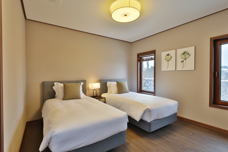 room-card-img-3